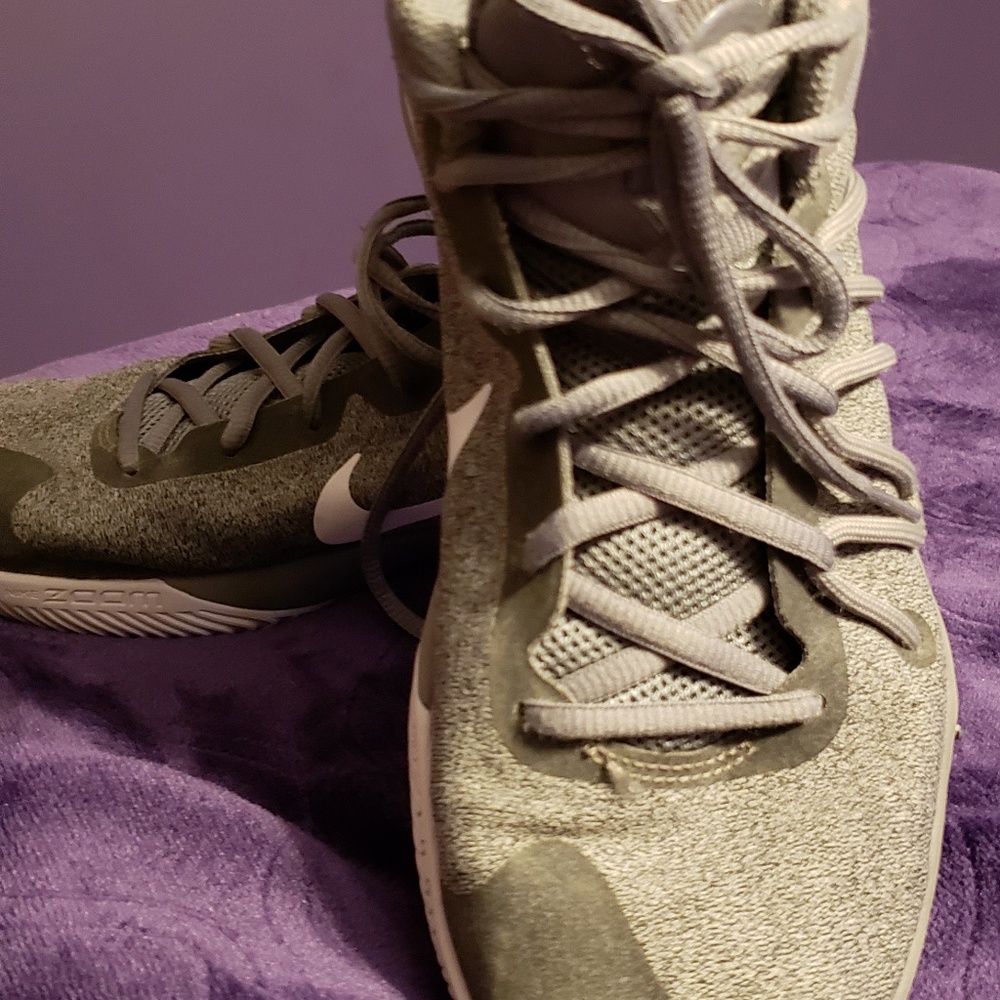 Men's basketball shoes